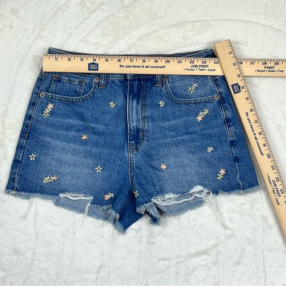 American Eagle Embroidered Flowers Denim Mom Shorts 2 EUC - Picture 11 of 11